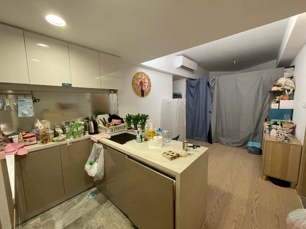 Nice clubhouse, Looking for a girl in the living rm - Sham Shui Po - Bedroom - Homates Hong Kong