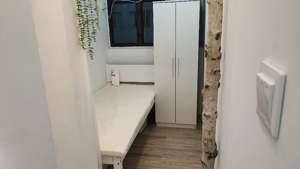 New refurbished shared apartment. 1 mins walk from  Prince Edward staton Exit A. Move in with your suitcase. - Prince Edward - Bedroom - Homates Hong Kong