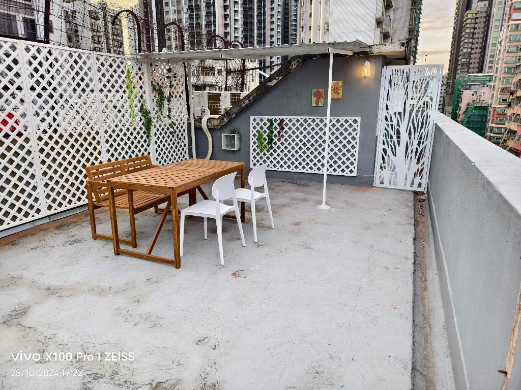 New shared apartment with separate rooftop garden 60ft to 90ft room size - 深水埗 - 房间 (合租／分租) - Homates 香港