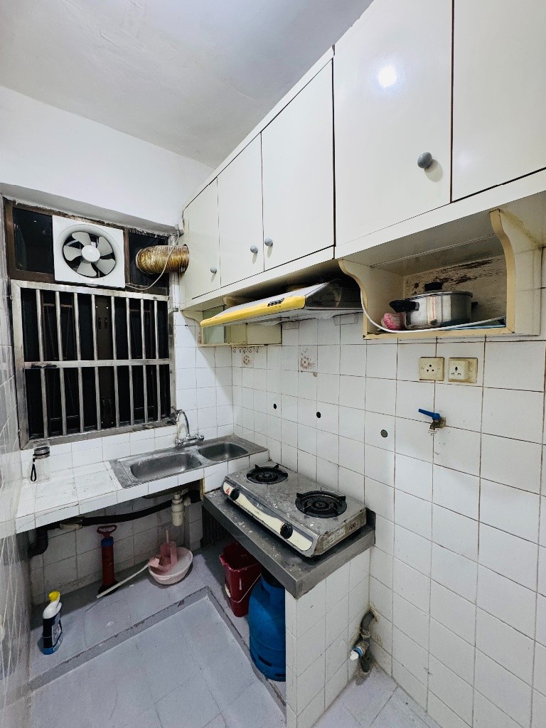 B016C  No lift Chinese Building Coliving space  - 深水埗 - 房間 (合租／分租) - Homates 香港