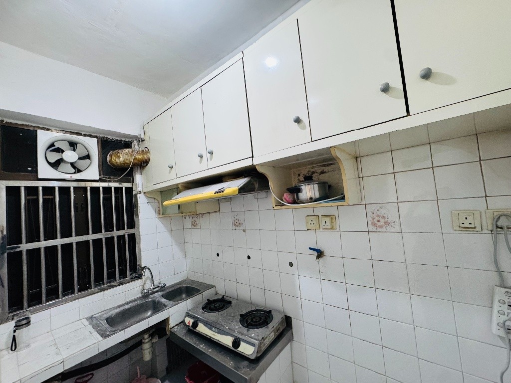 B016C  No lift Chinese Building Coliving space  - 深水埗 - 房間 (合租／分租) - Homates 香港