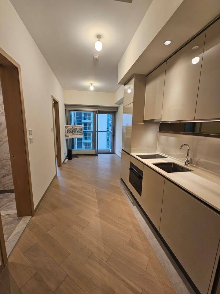 面積：約831呎｜兩房一廳  間隔實用，方正易擺  高層開揚景觀，採光極佳  全屋靚裝修，即搬即住  設冷氣、雪櫃、洗衣機等電器  🚆 交通便利：  直通錦上路站，15分鐘直達尖沙咀  鄰近元朗市中心，生活購物方便 - 元朗 - 住宅 (整間出租) - Homates 香港