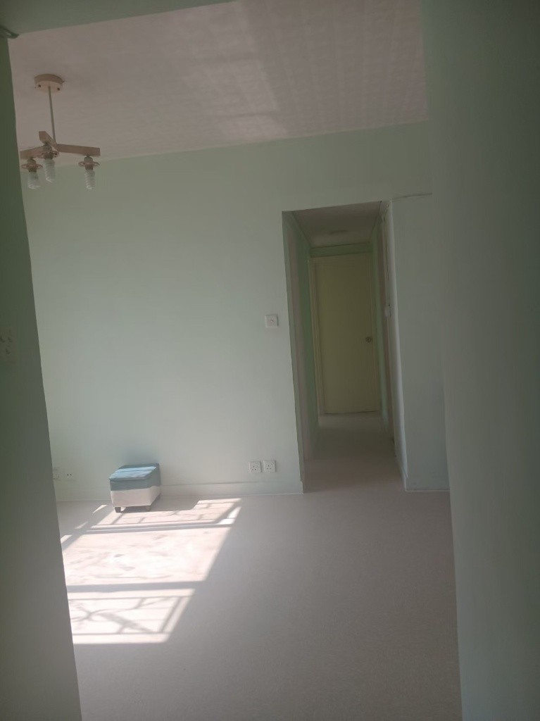 Master bedroom with ensuite bathroom, with basic furniture, high rise with sea view - 屯门 - 住宅 (整间出租) - Homates 香港