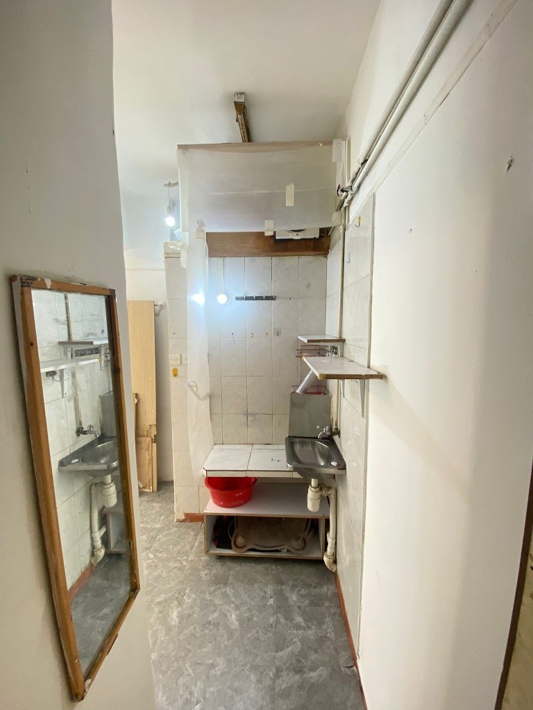 LB24 188C4   No lift buiding at sham Shui Po - 深水埗 - 房间 (合租／分租) - Homates 香港