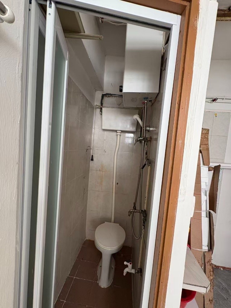 LB24 188C4   No lift buiding at sham Shui Po - 深水埗 - 房间 (合租／分租) - Homates 香港