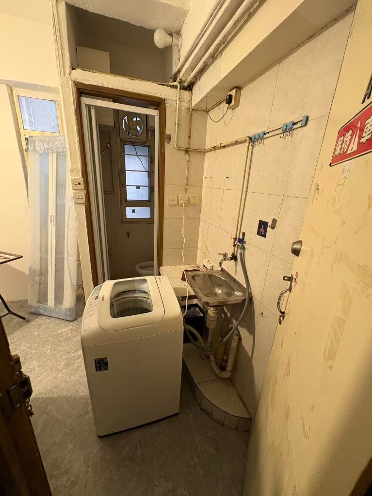 LB24 188C4   No lift buiding at sham Shui Po - 深水埗 - 房间 (合租／分租) - Homates 香港