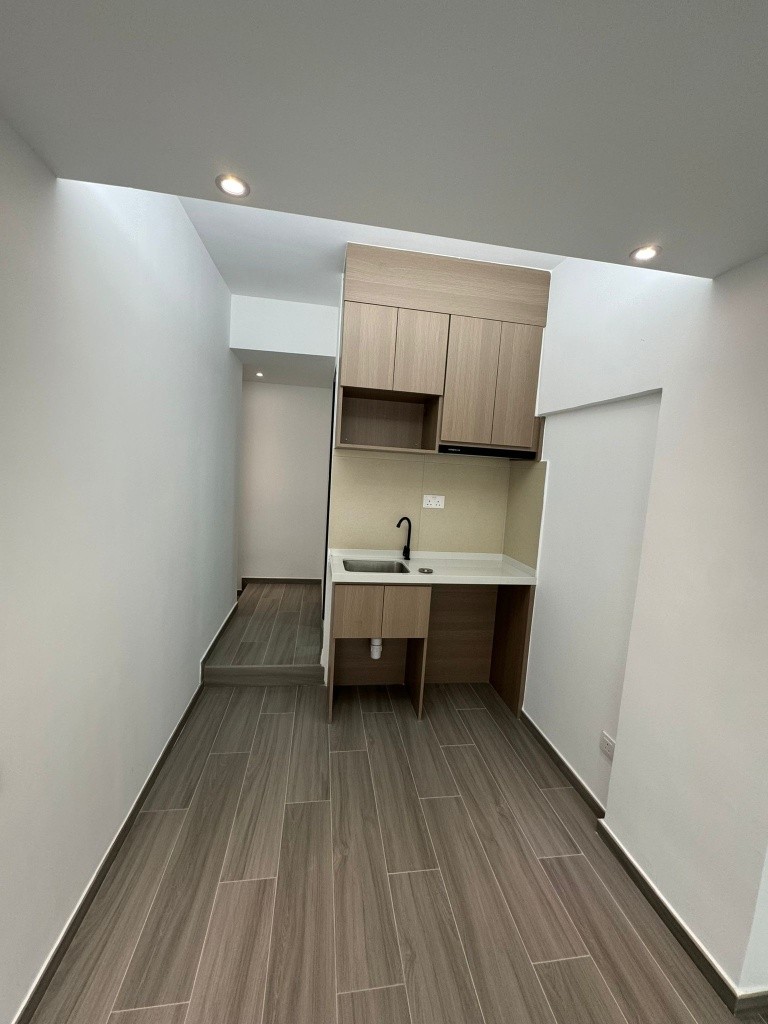 長榮大廈1房1廳，太子地鐵站旁邊 (微信ID: HK_CoLive ) - 太子 - 房間 (合租／分租) - Homates 香港