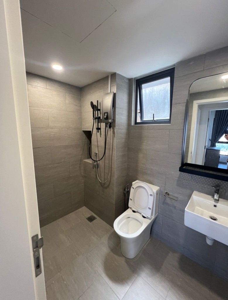 Middle room female unit  -  - 房间 (合租／分租) - Homates 马来西亚