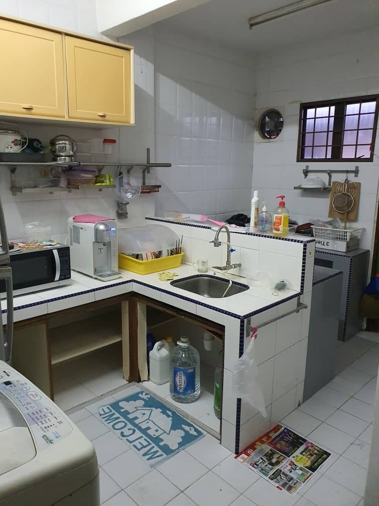 Middle Room at Taman Puchong Indah, Puchong -  - Bedroom - Homates Malaysia