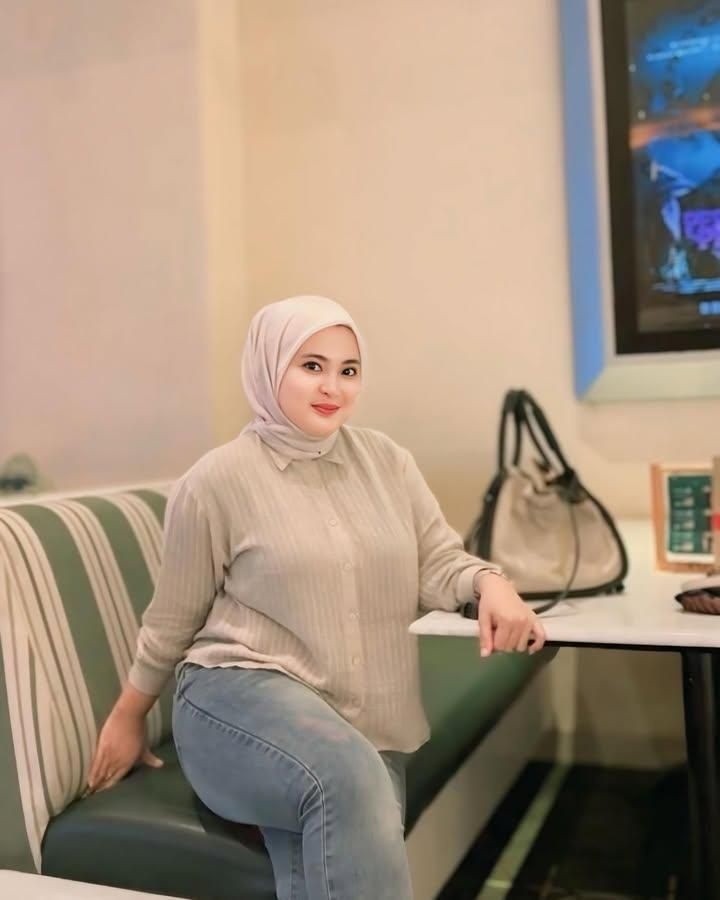 Connect With Successful Malaysian Women Today -  - Flat - Homates Malaysia