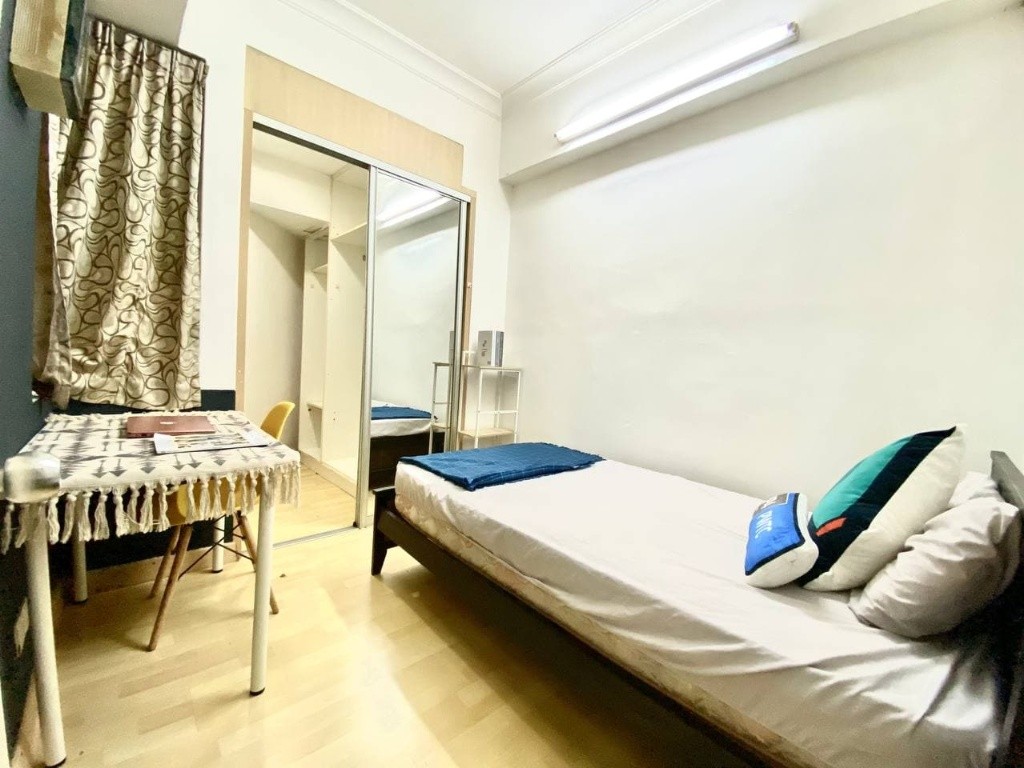 Spacious Room with Ample Storage 📦 Near LRT 🚄 Your Perfect Haven for Convenience and Comfort! 🪄 - Wilayah Persekutuan Kuala Lumpur - Flat - Homates Malaysia