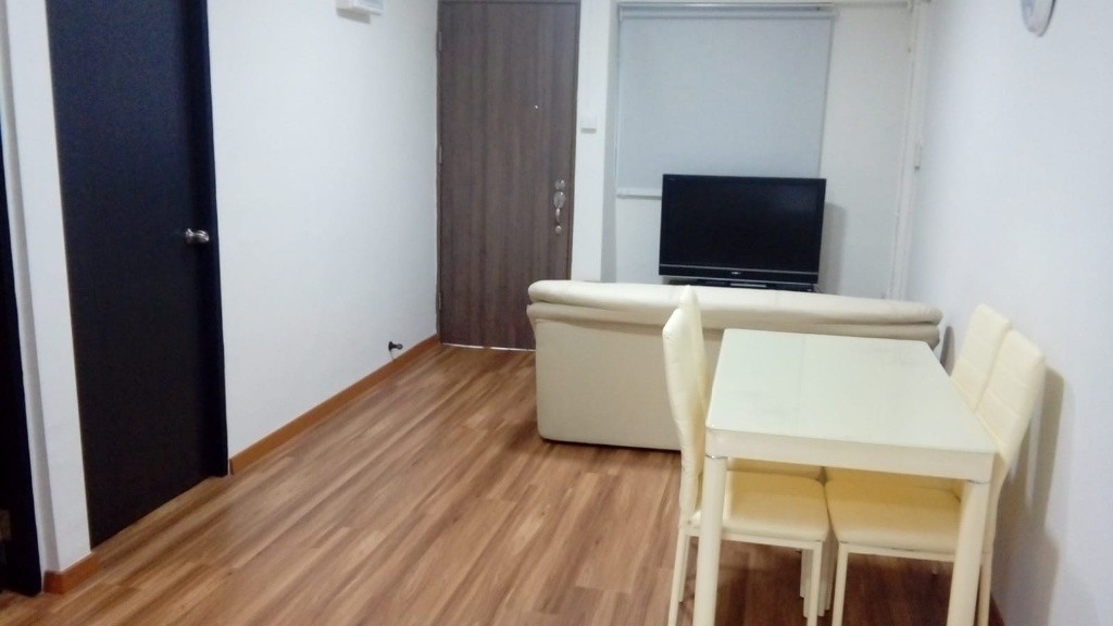$680 aircon single ladies. Available 8 Feb. No agent fee. Contact owner for viewing. - Hougang - Bedroom - Homates Singapore