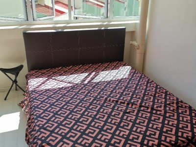 Common Room/FOR 1 PERSON STAY ONLY/Wifi/No owner staying/No Agent Fee/No owner staying/Cooking allowed/Boon Lay/Chinese Garden MRT/Jurong East MRT/Clementi/Lakeside MRT/ Available 19 Sep - Ivory Height, 124 Jurong East Street 13, #06-19 Singapore 600124