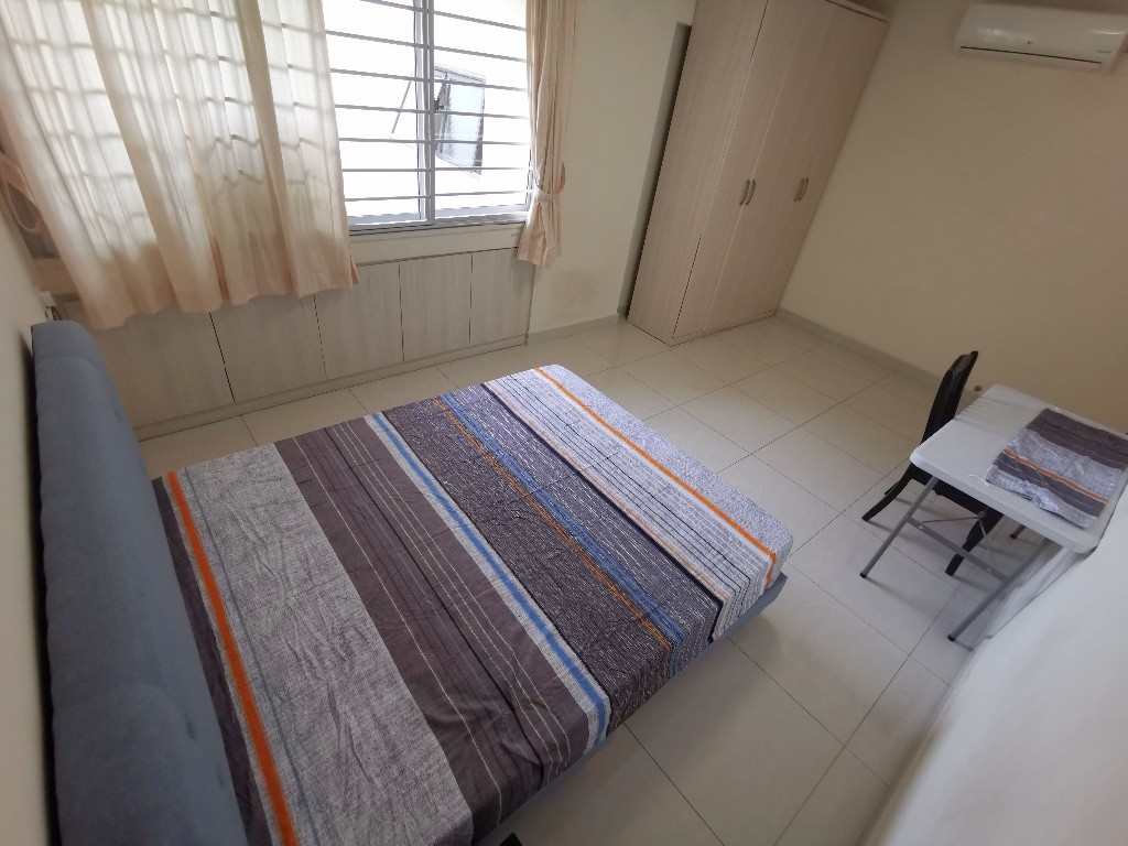 Common Room/FOR 1 PERSON STAY ONLY/Wifi/Air con/ 2 shared bathrooms/No owner staying/No Agent Fee/No owner staying/Cooking allowed/Boon Lay/Chinese Garden MRT/Jurong East MRT/Clementi/Lakeside MRT/ Av - Homates Singapore