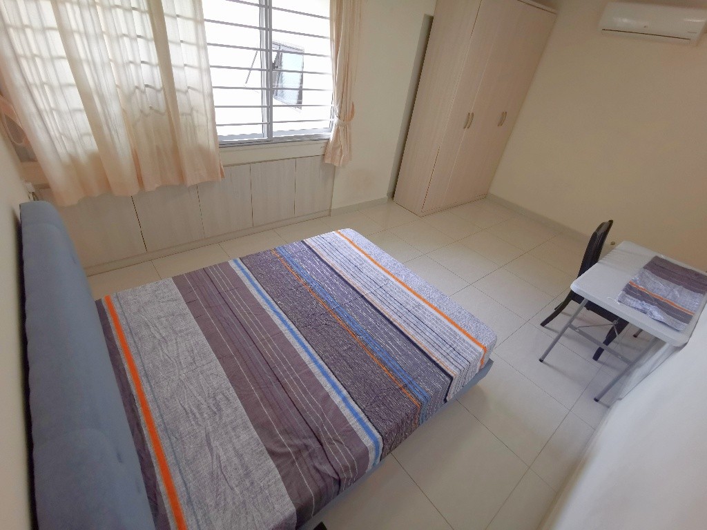 Common Room/FOR 1 PERSON STAY ONLY/Wifi/Air con/ 2 shared bathrooms/No owner staying/No Agent Fee/No owner staying/Cooking allowed/Boon Lay/Chinese Garden MRT/Jurong East MRT/Clementi/Lakeside MRT/ Av - Homates Singapore