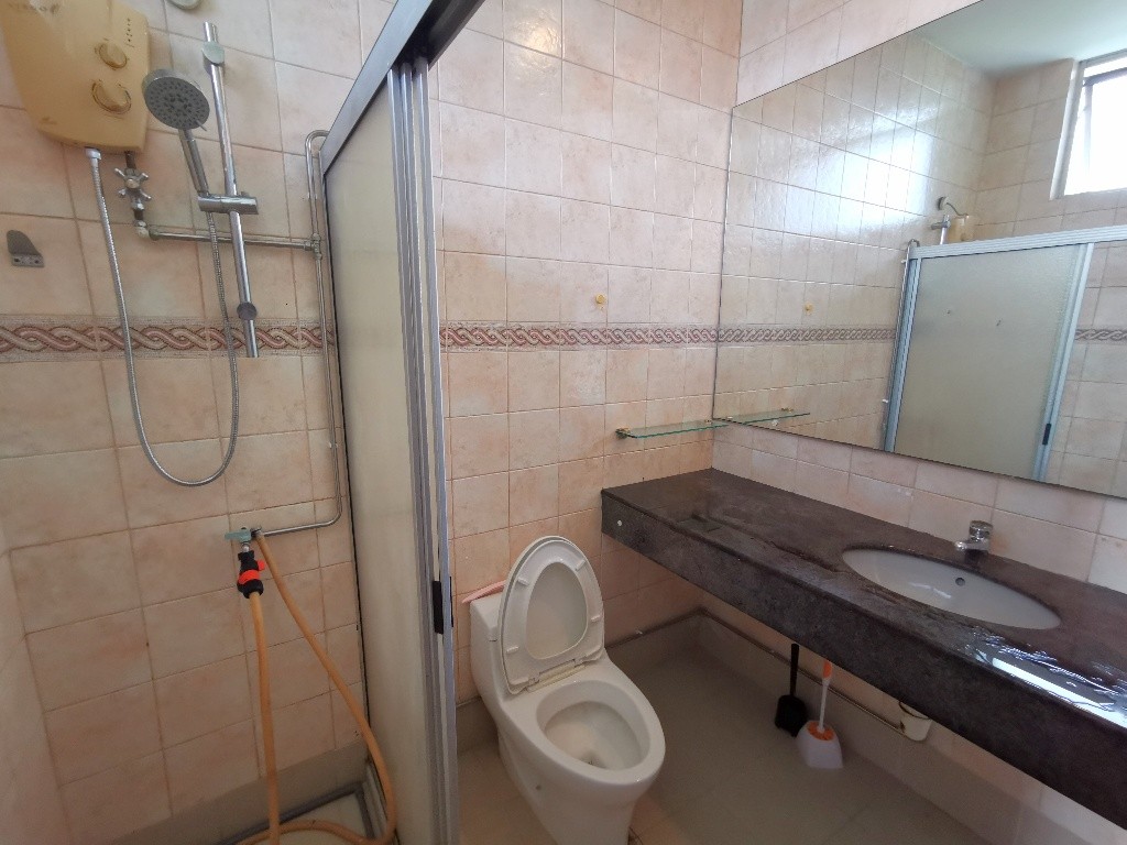 Available 02 Oct - Common Room/Strictly Single Occupancy/Wifi/Aircon/no Owner Staying/No Agent Fee/Cooking allowed/Near Lorong Chuan MRT MRT/Serangoon MRT - Serangoon - Bedroom - Homates Singapore