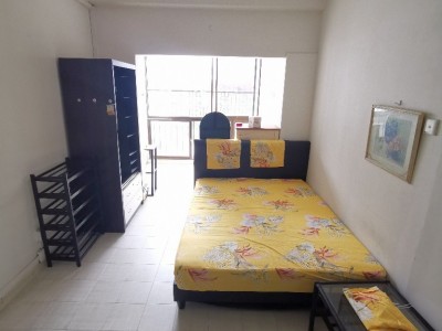 Available 03 Oct -Common Room/Strictly Single Occupancy/no Owner Staying/No Agent Fee/Private Bathroom/Cooking allowed/Near Somerset MRT/Newton MRT/Dhoby Ghaut MRT - car