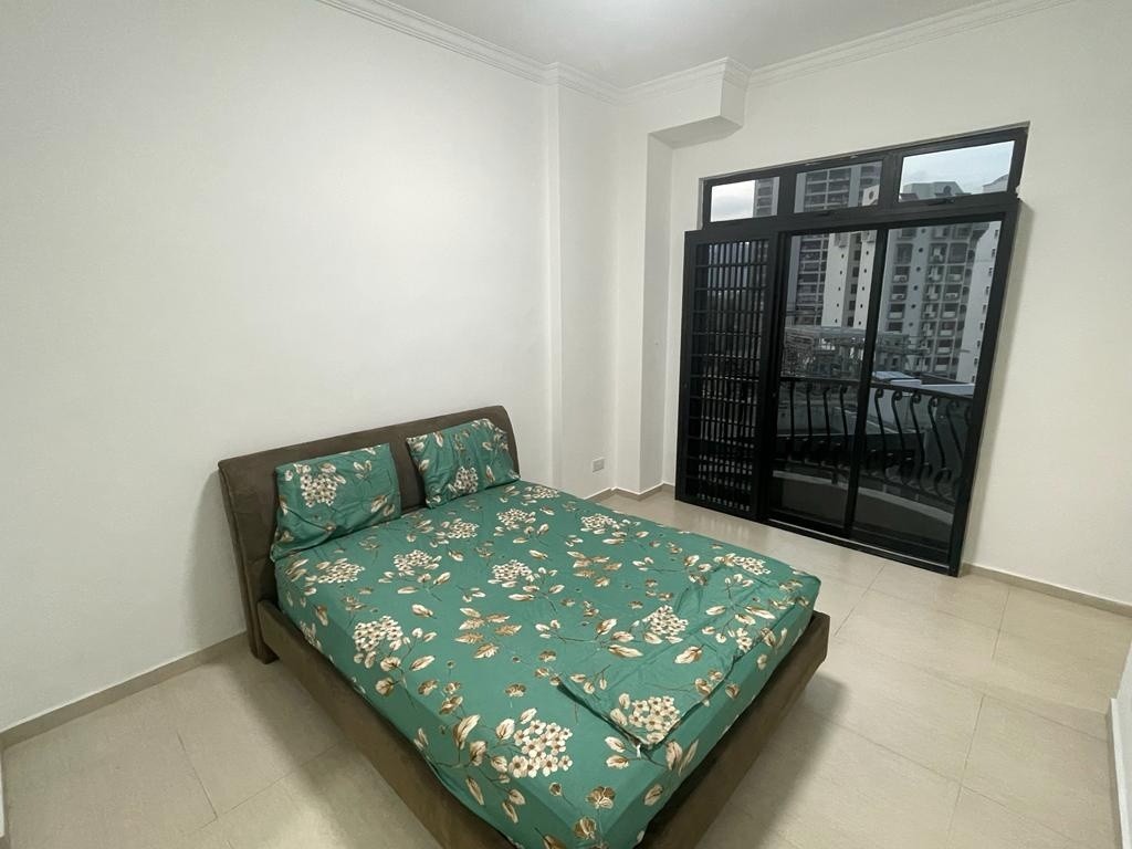 Available 15 Sep - Master  Room/1 Person Stay Only/No Owner Staying/Fully Furnished with Bed/Wardrobe/WIFI/Air-con/2 Shared Bathrooms/allowed Cooking/ Toa Payoh MRT and Novena MRT   - Novena 诺维娜 - 分租房 - Homates 新加坡