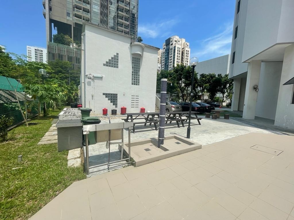 Available 15 Sep - Master  Room/1 Person Stay Only/No Owner Staying/Fully Furnished with Bed/Wardrobe/WIFI/Air-con/2 Shared Bathrooms/allowed Cooking/ Toa Payoh MRT and Novena MRT   - Novena - Bedroom - Homates Singapore