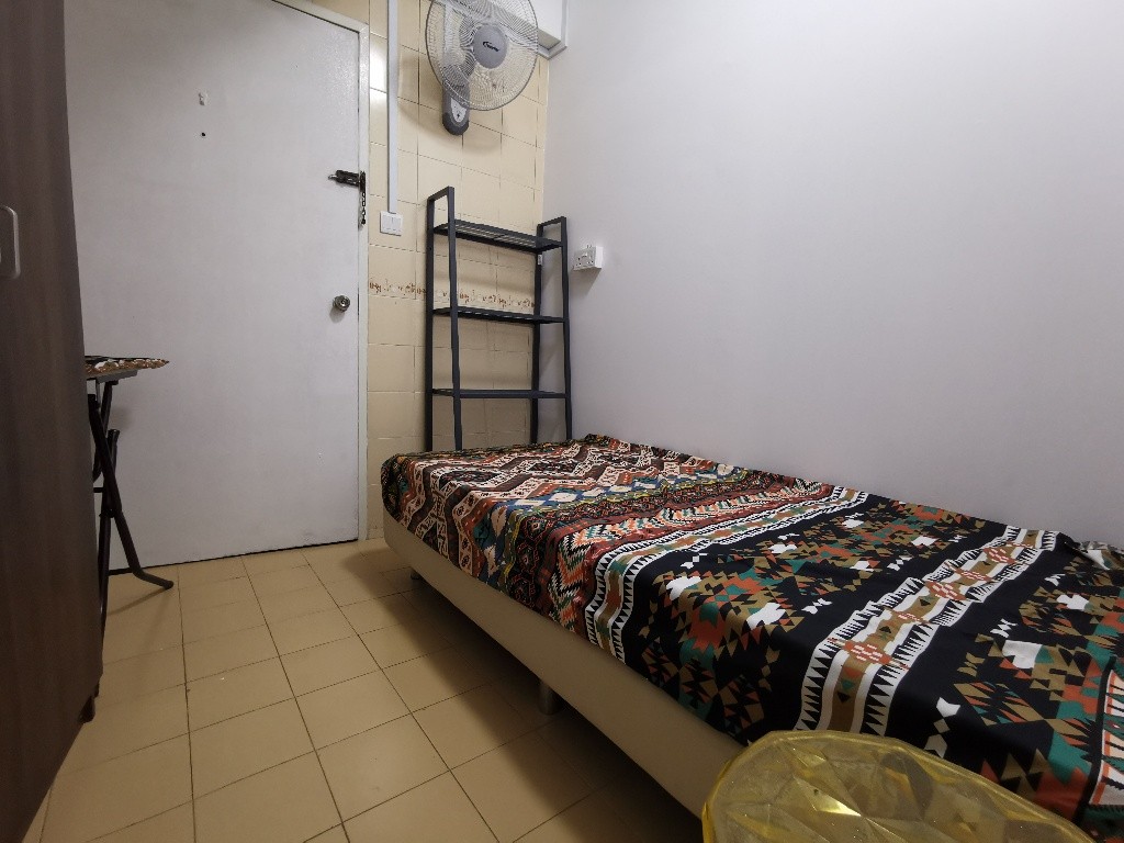 Clementi Park/Near Tradehub 21/Clementi MRT/ Available 01 Oct  Common  Room/Strictly Single Occupancy/no Owner Staying/No Agent Fee/Cooking allowed / Clementi Park/ Near Trade Hub 21/ Shuttle Service  - Homates 新加坡