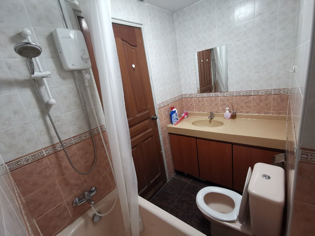 Available Immediate -Common Room/FOR 1 PERSON STAY ONLY/Wifi/Aircon/No owner staying/No Agent Fee/No owner staying/Cooking allowed/Novena MRT/Mount Pleasant MRT - Novena - Bedroom - Homates Singapore