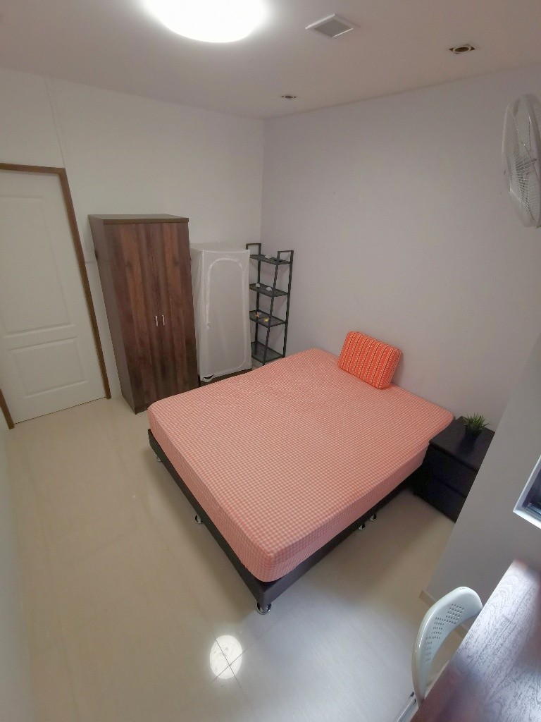 Common Room/FOR 1 PERSON STAY ONLY / Wifi/No owner staying/No Agent Fee/Cooking allowed/KEMBANGAN MRT / EUNOS MRT / PAYA LEBAR MRT/Available 12 Dec - Paya Lebar - Bedroom - Homates Singapore