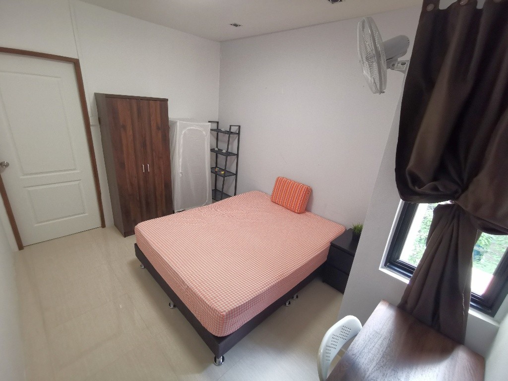 Common Room/FOR 1 PERSON STAY ONLY / Wifi/No owner staying/No Agent Fee/Cooking allowed/KEMBANGAN MRT / EUNOS MRT / PAYA LEBAR MRT/Available 12 Dec - Paya Lebar - Bedroom - Homates Singapore