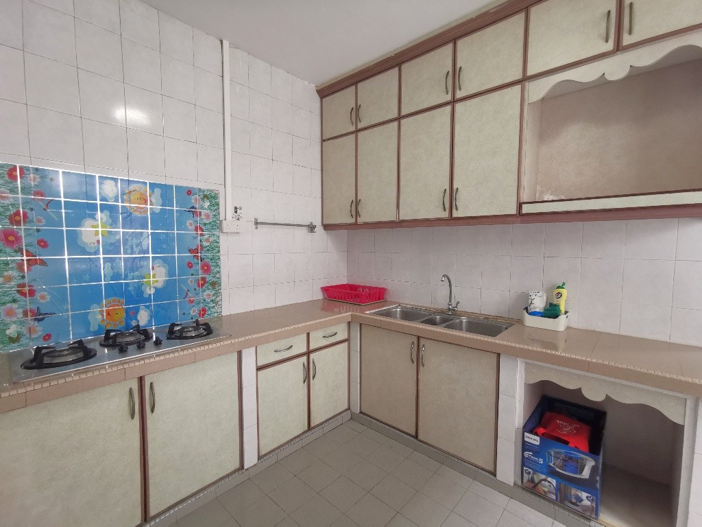 Available immediate /Common Room/FOR 1 PERSON STAY ONLY/Wifi/No window/Light cooking allowd/No owner staying/No Agent Fee/Near Novena MRT/Toa Payoh MRT/Caldecott MRT - Novena - Bedroom - Homates Singapore