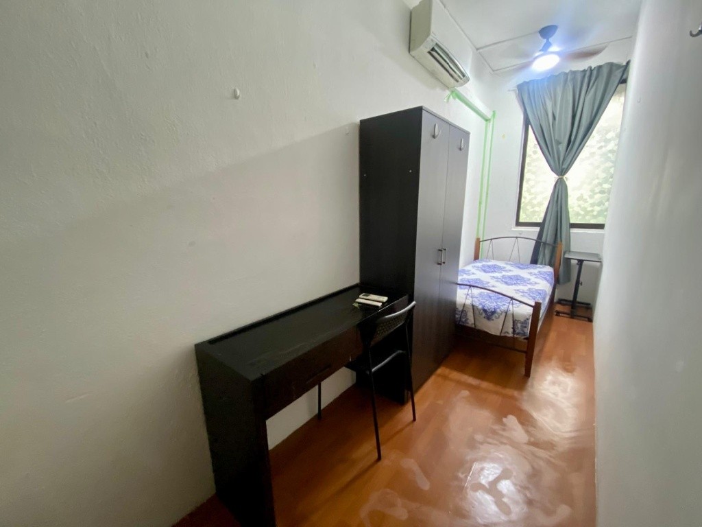 Available Immediate - Common Room/Strictly Single Occupancy/no Owner Staying/No Agent Fee/Cooking allowed/Near Havellock/Tiong Bahru MRT - Dhoby Ghaut - Bedroom - Homates Singapore