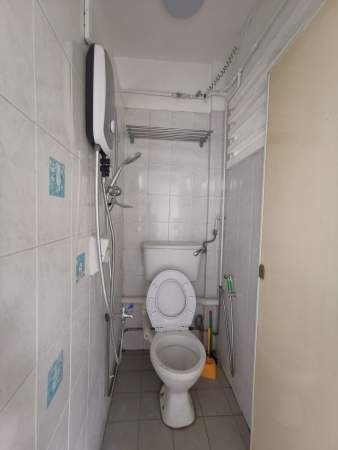 Available 22 Sep/Common Room/FOR 1 PERSON STAY ONLY/Wifi/No window/Light cooking allowd/No owner staying/No Agent Fee/Near Novena MRT/Toa Payoh MRT/Caldecott MRT - Braddell - Bedroom - Homates Singapore