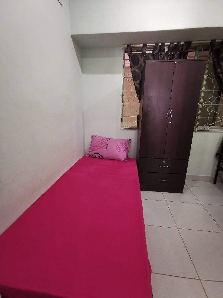 Available 12 Oct/Common Room/FOR 1 PERSON STAY ONLY/Wifi/No owner staying/No Agent Fee/Cooking allowed/Near Lavender MRT/Nicoll Highway MRT / Bugis MRT - Lavender - Bedroom - Homates Singapore