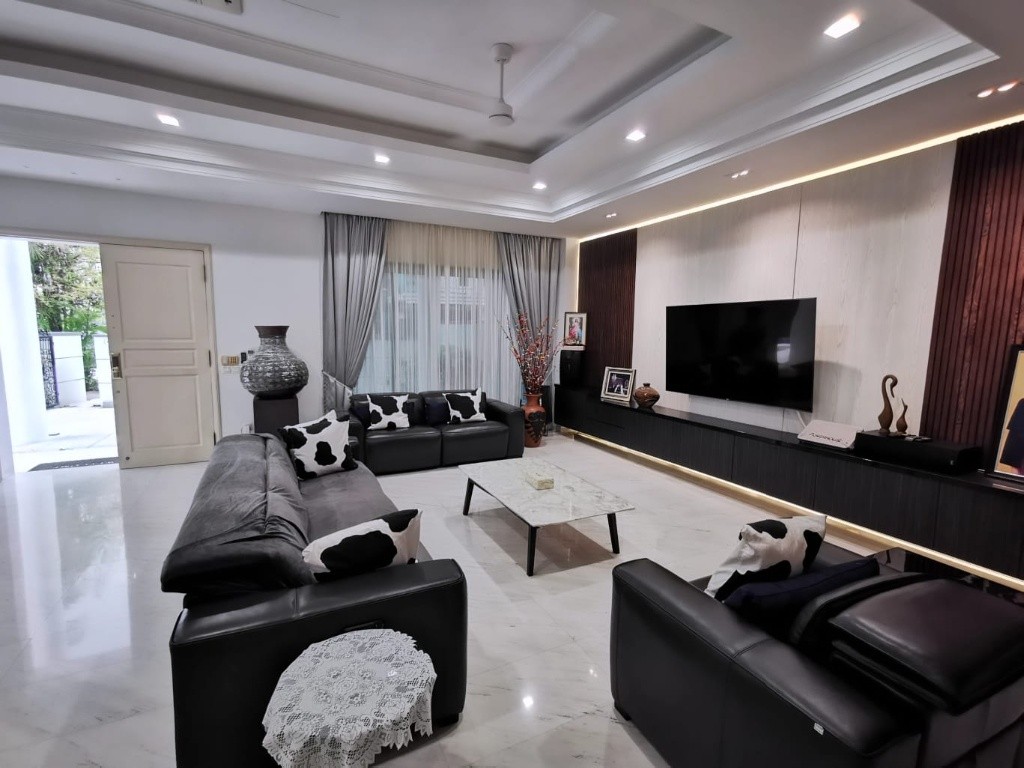 Serangoon Garden Estate, Landed Semi-D, Spacious room with attached bathroom - Serangoon - Flat - Homates Singapore