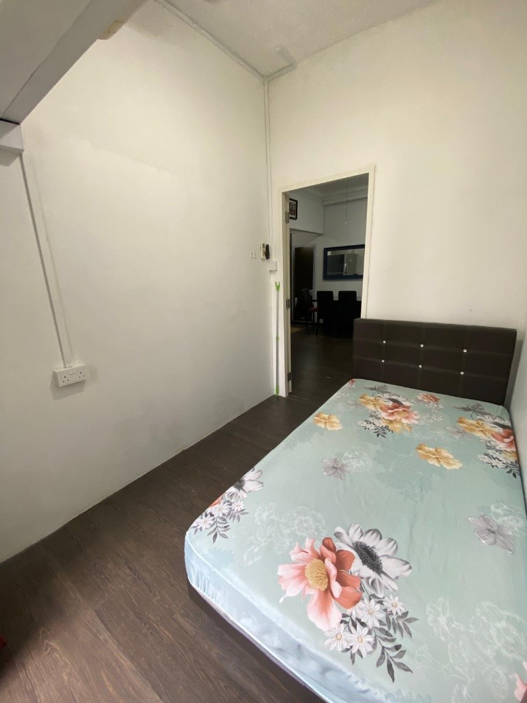 EAST GROVE Common Room/no Owner Staying/No Agent Fee/Cooking allowed/Kembangan MRT / Bedok MRT/ Eunos  MRT/ Available Immediate - Kembangan - Bedroom - Homates Singapore