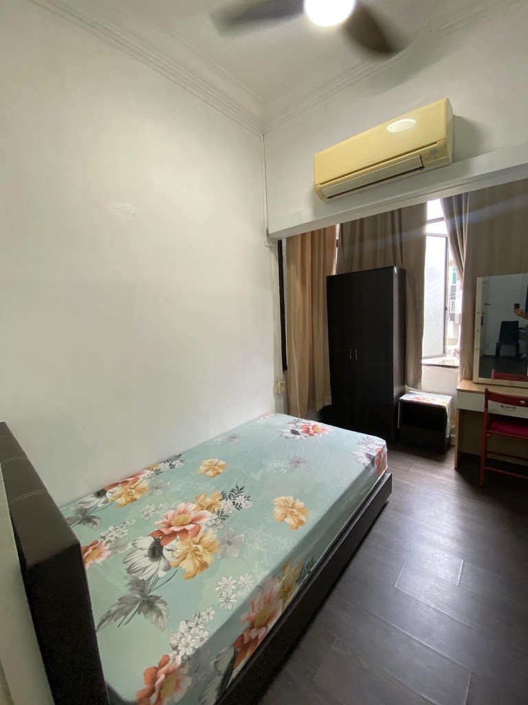 EAST GROVE Common Room/no Owner Staying/No Agent Fee/Cooking allowed/Kembangan MRT / Bedok MRT/ Eunos  MRT/ Available Immediate - Kembangan - Bedroom - Homates Singapore