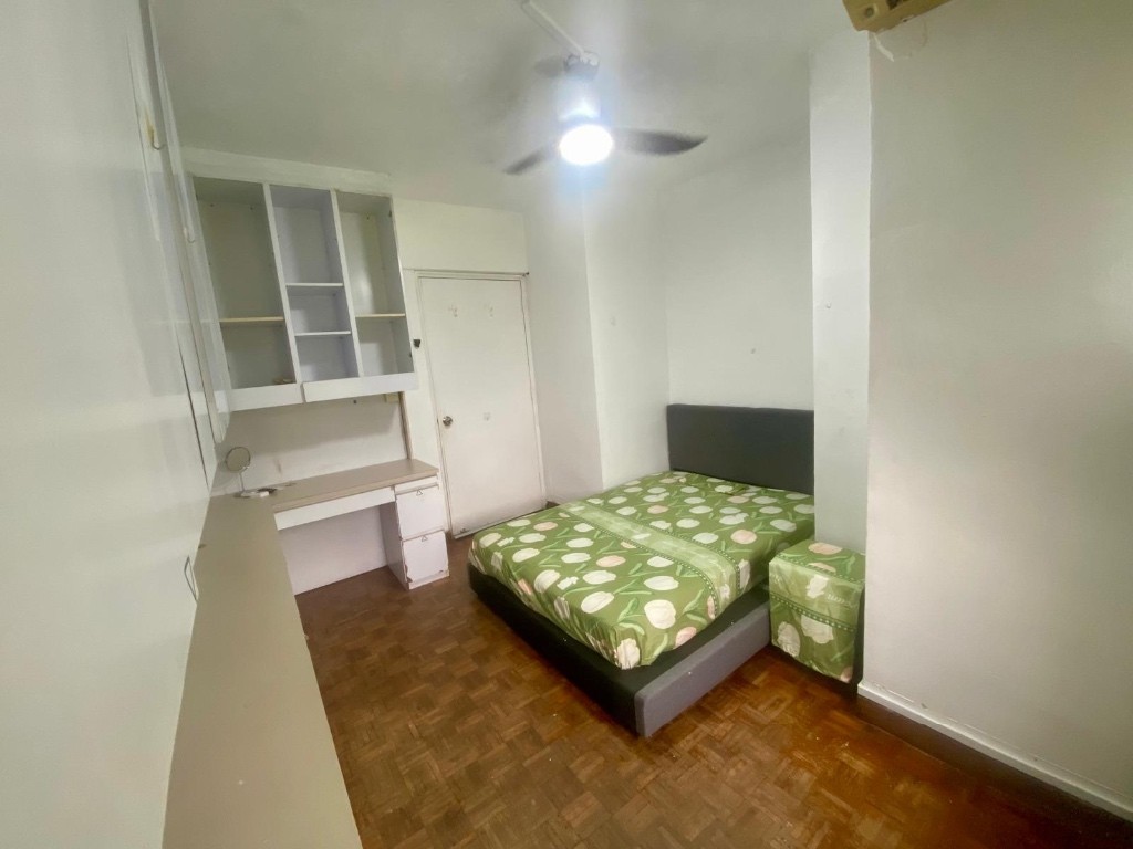 Room For Rent - Bukit Batok, Blk 1P Pine Grove - Bukit Timah 武吉知馬 - 分租房间 - Homates 新加坡