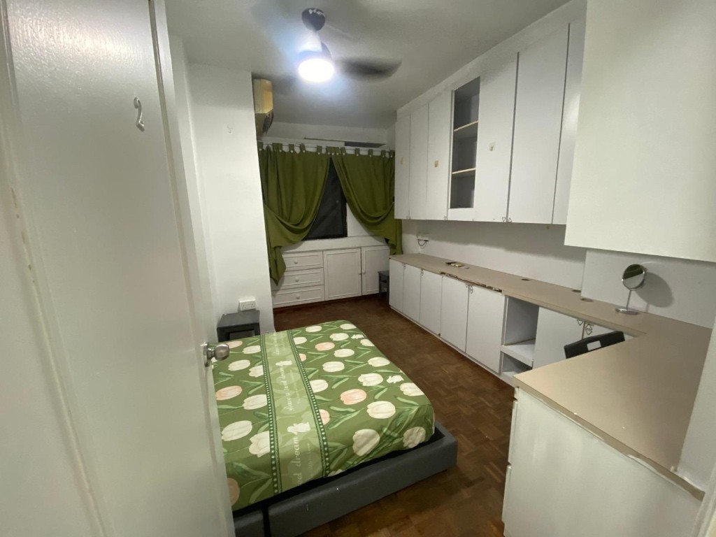 Room For Rent - Bukit Batok, Blk 1P Pine Grove - Bukit Timah 武吉知馬 - 分租房间 - Homates 新加坡