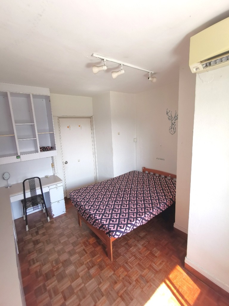 Room For Rent - Bukit Batok, Blk 1P Pine Grove - Bukit Timah 武吉知馬 - 分租房间 - Homates 新加坡