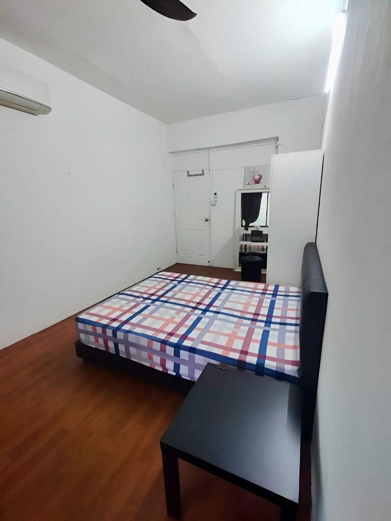 Room for Rent / Tiong Bahru MRT / Common Room / 1 Pax Stay / Available Immediate / RM1 - Tiong Bahru 中嗒魯 - 整個住家 - Homates 新加坡