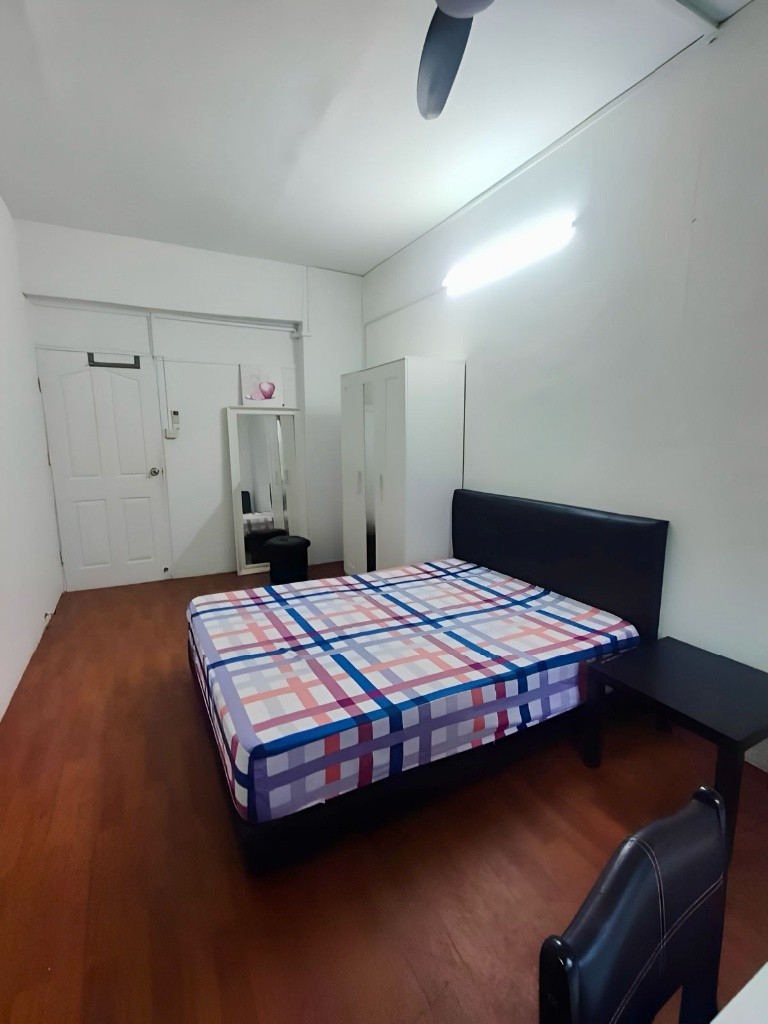 Room for Rent / Tiong Bahru MRT / Common Room / 1 Pax Stay / Available Immediate / RM1 - Tiong Bahru 中嗒魯 - 整個住家 - Homates 新加坡