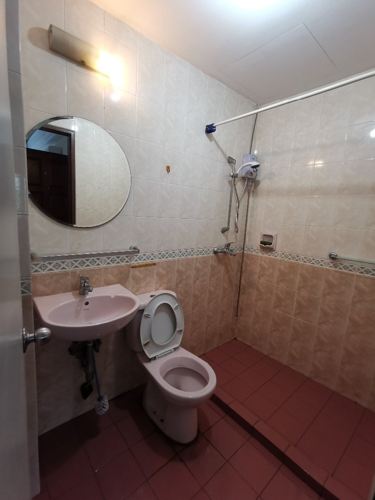 Room for rent / Boon Keng, Bukit Batok, Toa Payoh, Novena MRT/ Common room / 1 pax stay / Available﻿ Jan 03 - Toa Payoh 大巴窑 - 分租房间 - Homates 新加坡