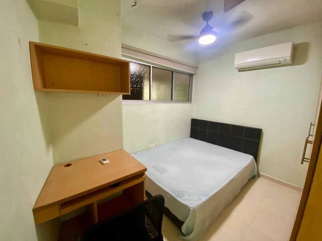 Available Immedidate - Common Room/ fully furnished room with bed/wardrobe/celling fan and air-con/no Owner Stay/No Agent Fee/ Light Cooking allowed/Near Clementi MRT/Dover MRT - Bukit Timah - Bedroom - Homates Singapore