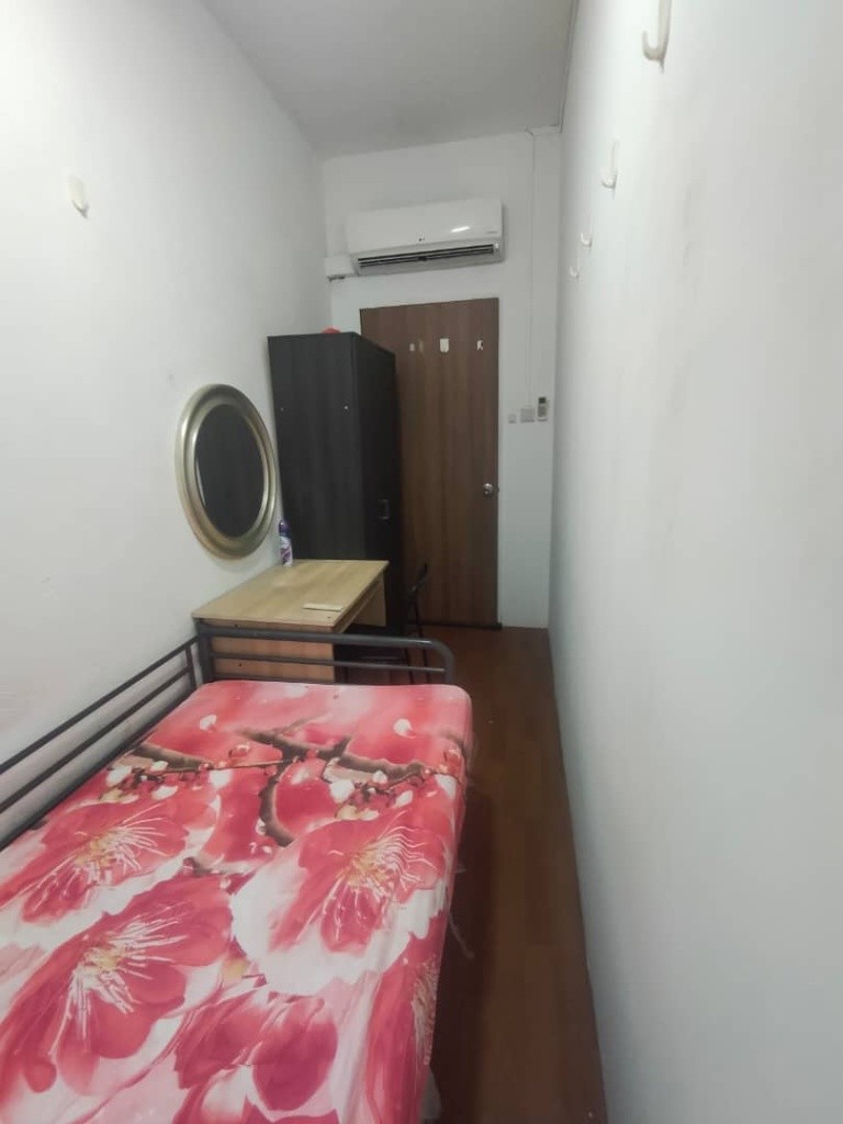 Available﻿ March 8 - Common Room/Include Utilities/Wifi/Aircon/No Agent Fee/Light Cooking Allowed/Washing Machine - Queenstown - Bedroom - Homates Singapore