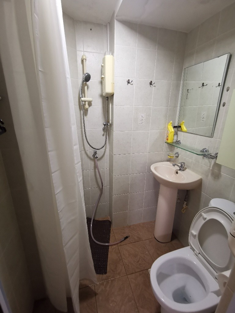 Available﻿ Immediate- Common Room/Include Utilities/Wifi/Aircon/No Agent Fee/Light Cooking Allowed/Washing Machine - Clementi 金文泰 - 分租房间 - Homates 新加坡