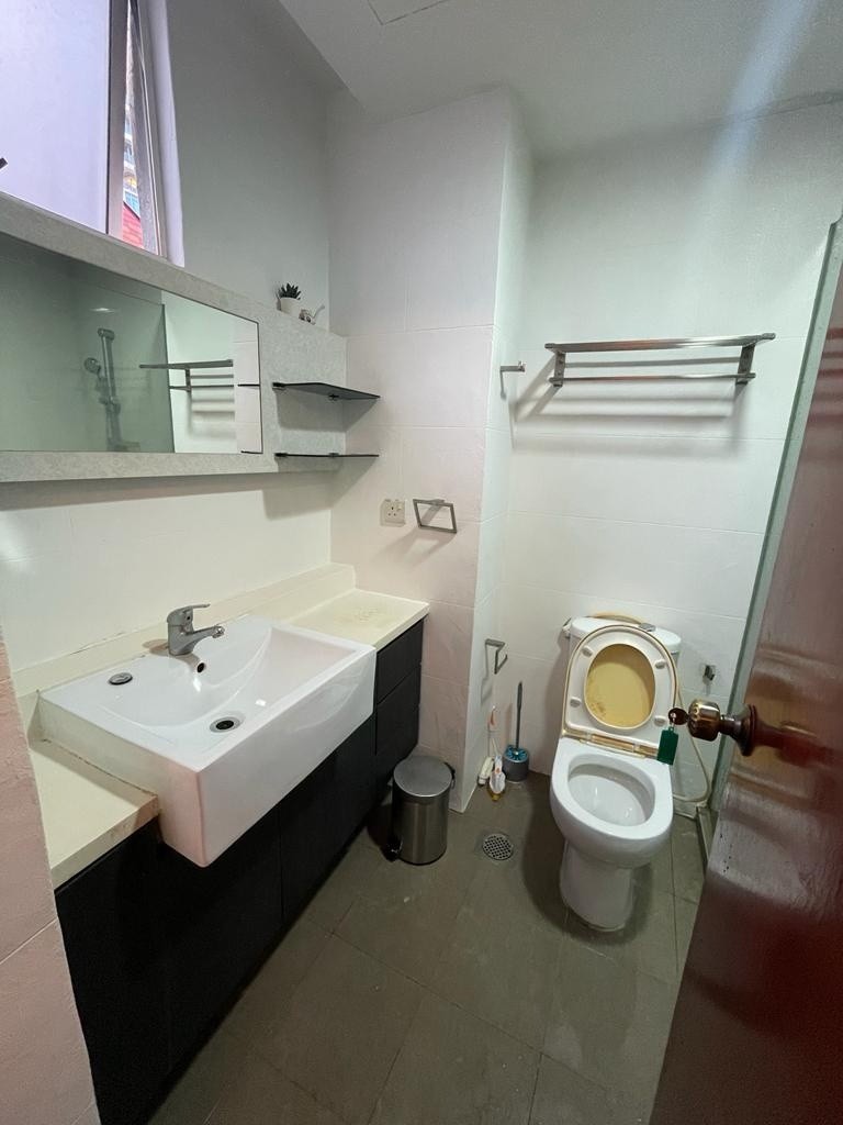 Available﻿ Immediate - Master Room/Include Utilities/Wifi/Aircon/No Agent Fee/Light Cooking Allowed/Washing Machine - Dhoby Ghaut - Bedroom - Homates Singapore