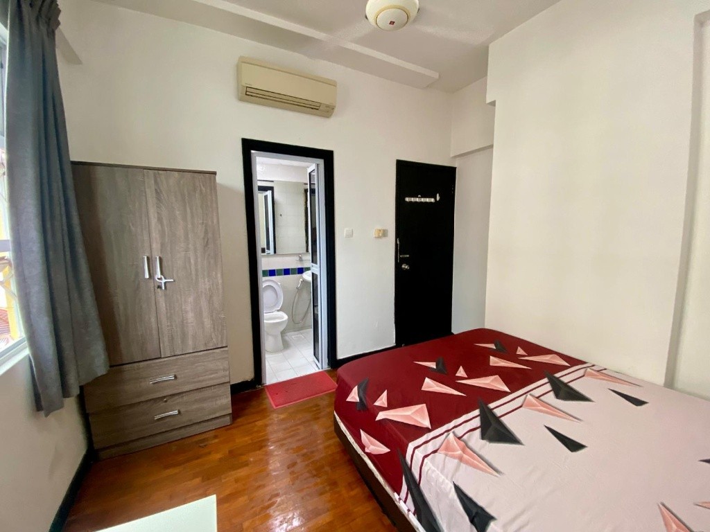Room for rent / Kallang MRT / Stadium MRT / Mountbatten MRT / Master room / 1pax stay / Available 2 September - Geylang 芽笼 - 分租房间 - Homates 新加坡