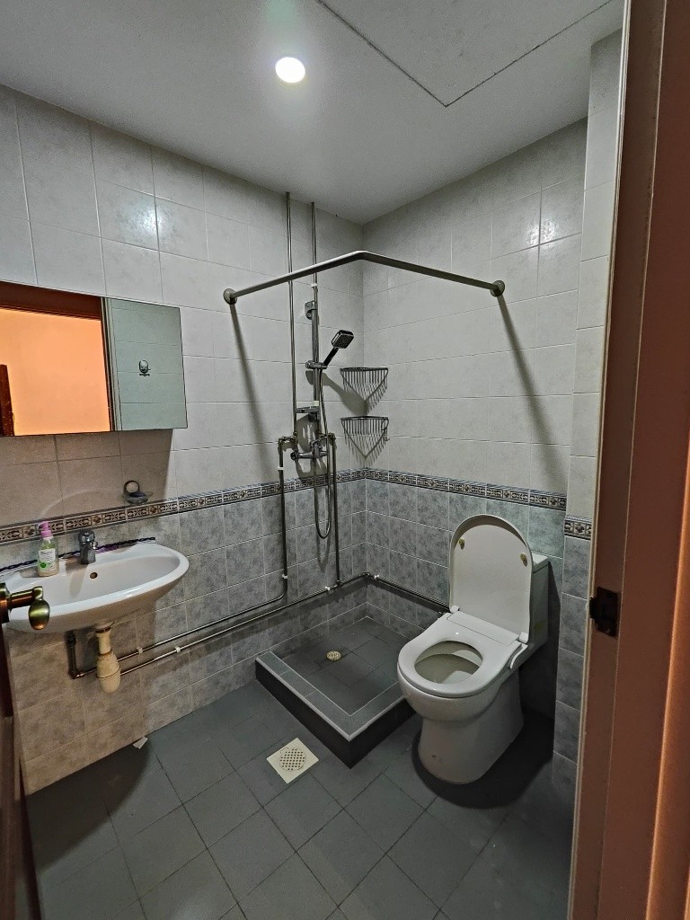 Room for rent / Kembangan MRT / Classic room / 1pax stay / Available 26 October - Eunos - Flat - Homates Singapore