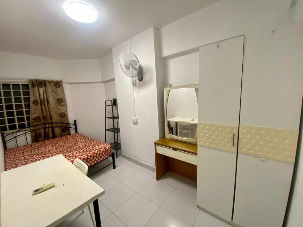 Room for rent / BUGIS / Common room / 1pax stay / Available 1 Nov	 - Bugis 白沙浮 - 分租房間 - Homates 新加坡