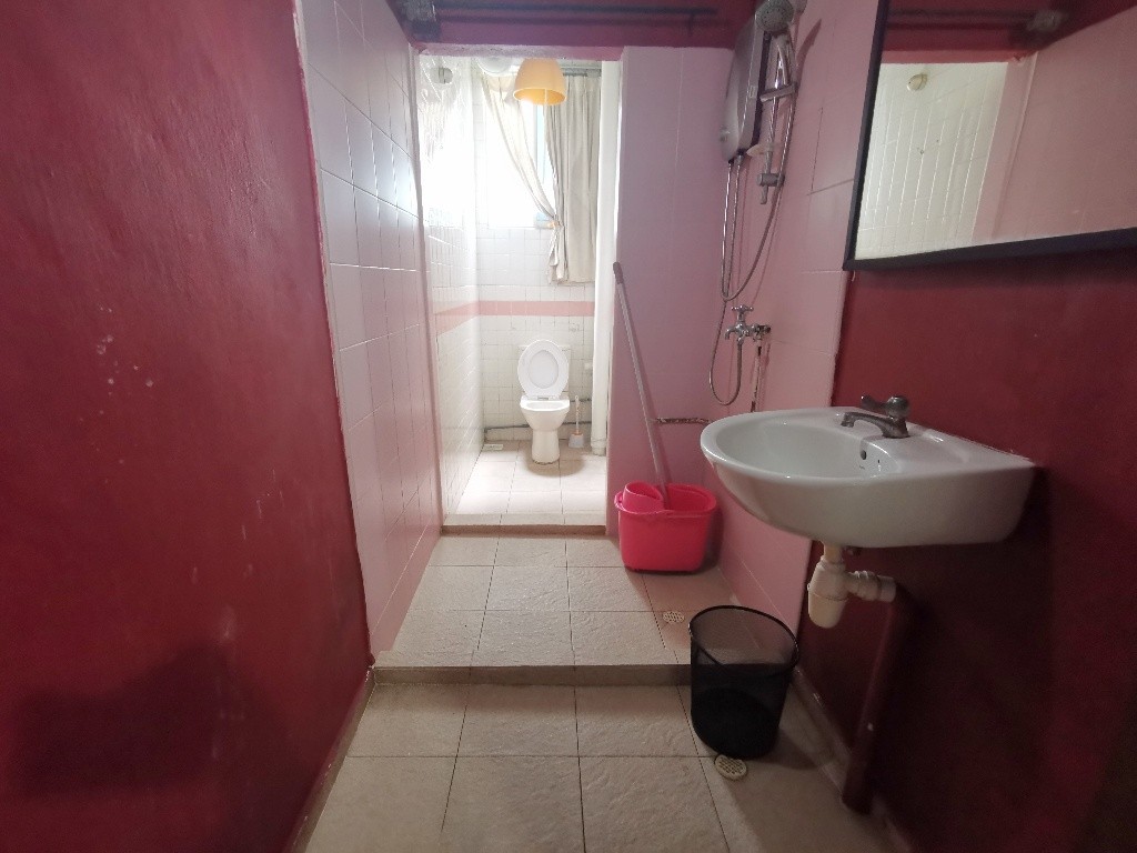 Room for rent / SOMERSET / Classic Queen Room / 1 - 2 pax stay / Available Nov 19 - Somerset - Bedroom - Homates Singapore