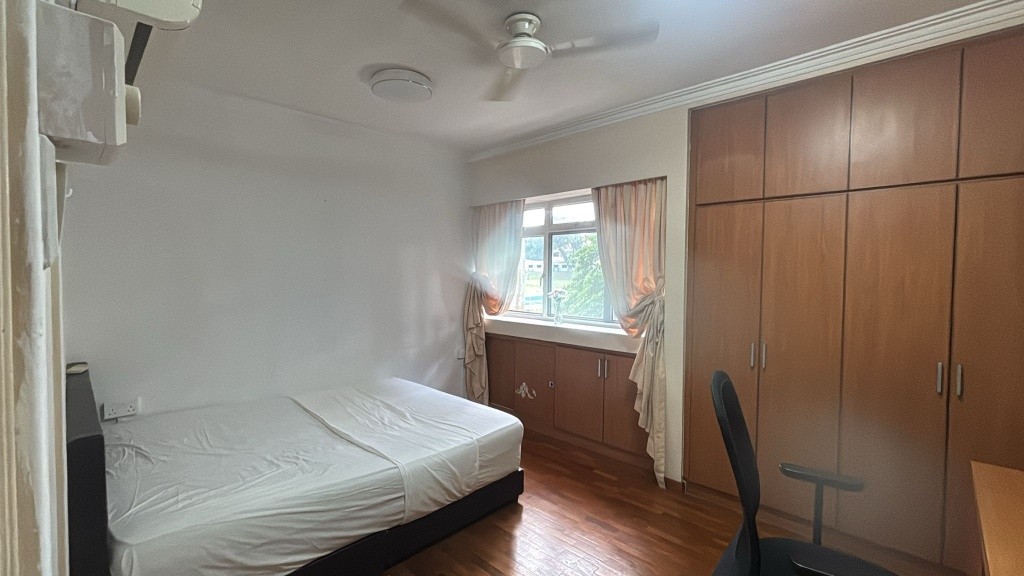 Room for rent / CLEMENTI / Common room / 1-2 pax stay / Available NOV 6 - Clementi 金文泰 - 分租房间 - Homates 新加坡