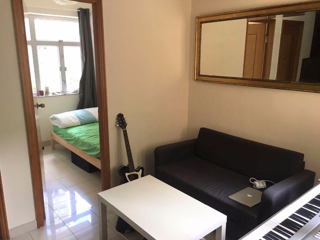 Sunny flat in Sheung Wan near MTR and a park  - 上環/中環 - 房間 (合租／分租) - Homates 香港